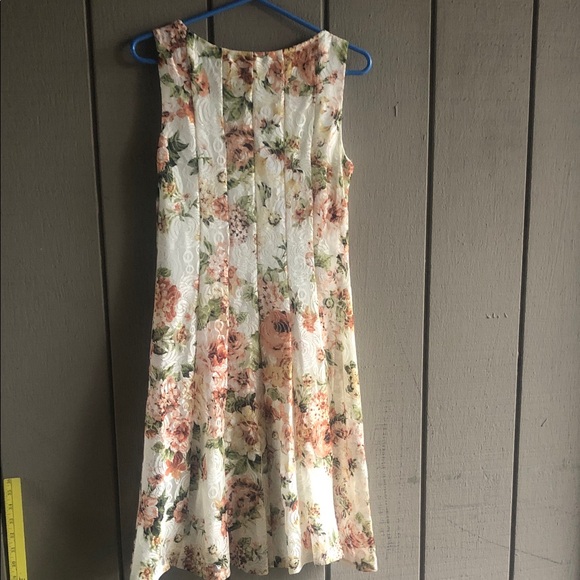 Floral Print Sleeveless Midi Dress - Picture 6 of 7